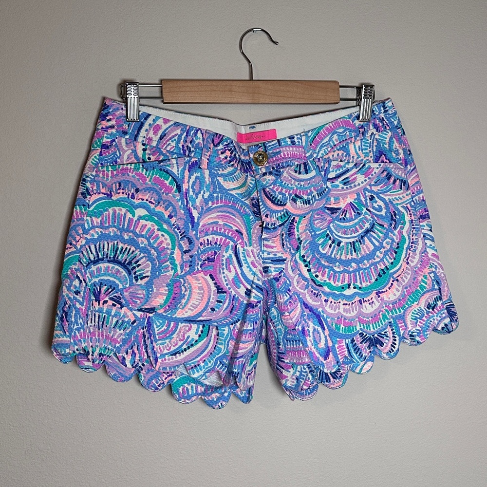 Lilly Pulitzer Women’s Buttercup scalloped Pink and Blue Shorts size small